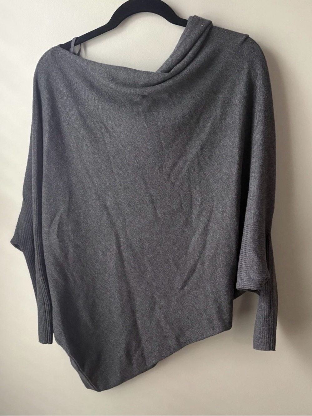 Soma Off The Shoulder
Asymmetric Sweater Gray
Women's L/XL